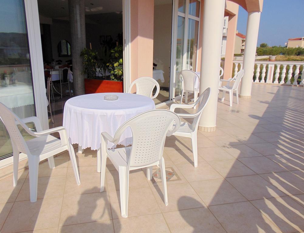 Bed and Breakfast Pansion Kardum Bibinje Exterior foto